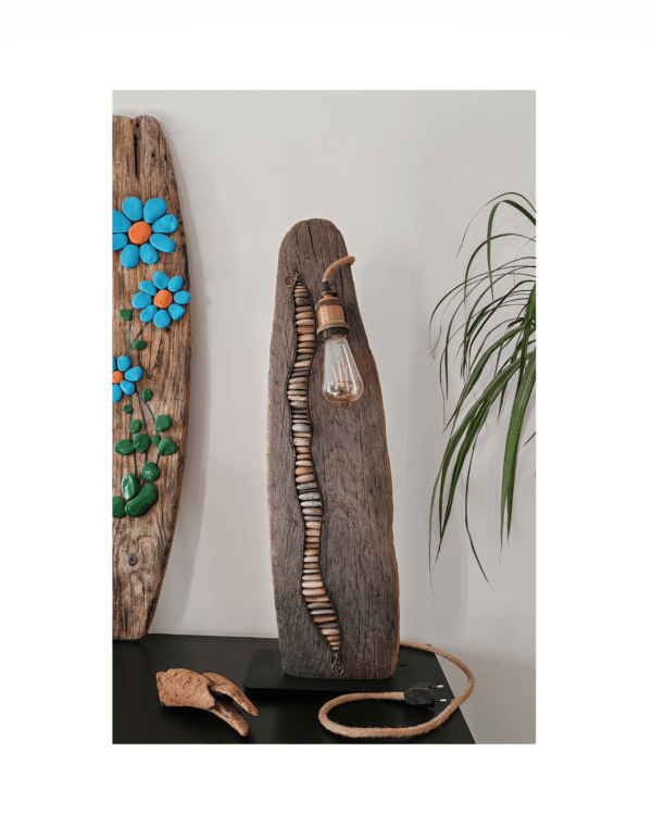 Sculpture Lampe en Bois Flotté avec des galets
